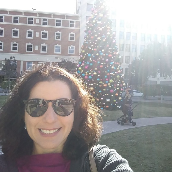 Meet your Posher, Claudia - Picture 2 of 4